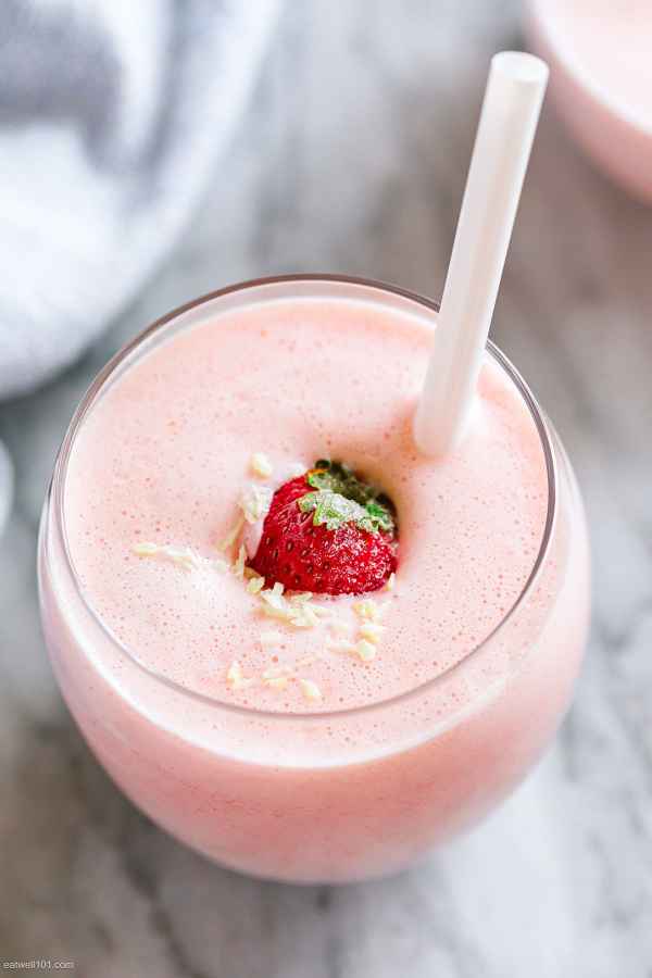 Dairy-Free Strawberry Coconut Smoothie (3-Ingredients) - #recipe by #eatwell101 - https://www.eatwell101.com/dairy-free-strawberry-coconut-smoothie-3-ingredients