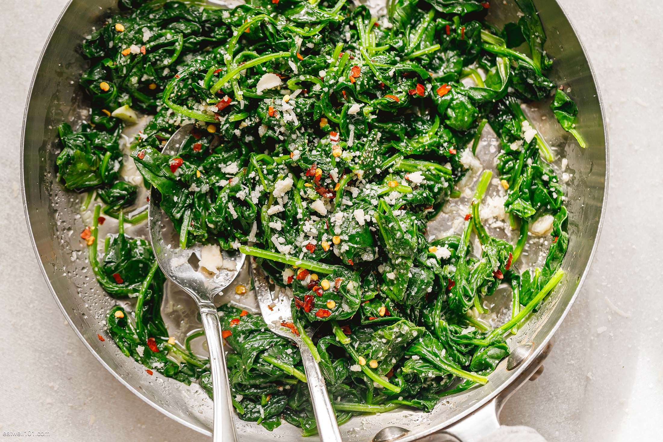 5-Minute Sauteed Lemon Garlic Spinach - #recipe by #eatwell101®
