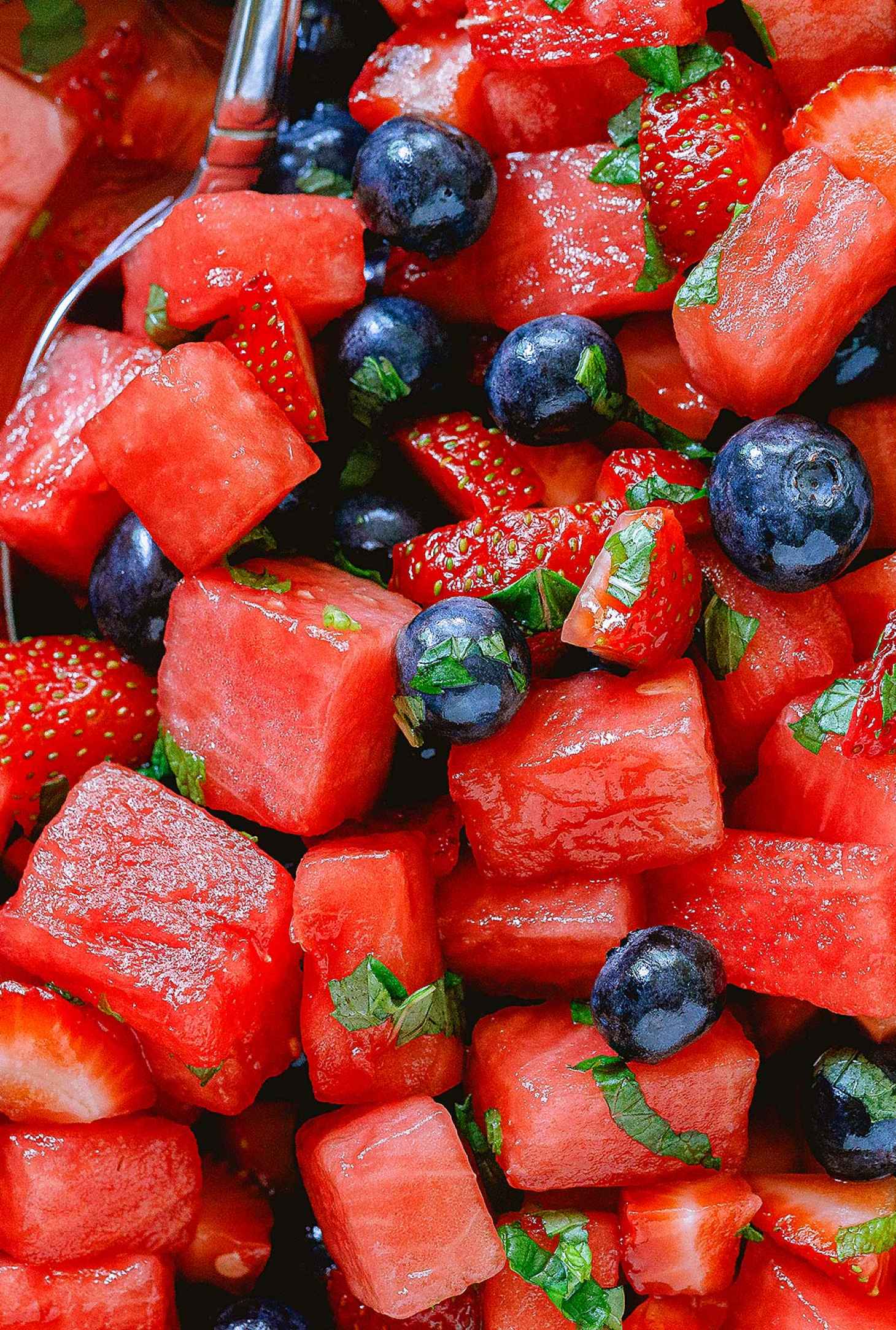 Honey Lime Mint Watermelon Berry Fruit Salad - #recipe by #eatwell101 - https://www.eatwell101.com/honey-lime-mint-watermelon-salad-recipe