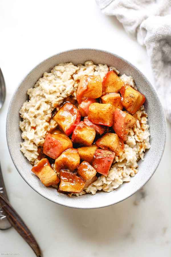 Apple Cinnamon Oatmeal - #recipe by #eatwell101 - https://www.eatwell101.com/apple-cinnamon-oatmeal-recipe
