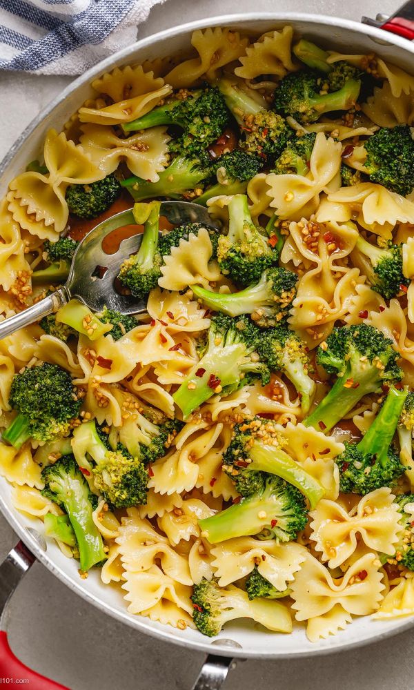 Garlic Broccoli Stir-Fry with Pasta