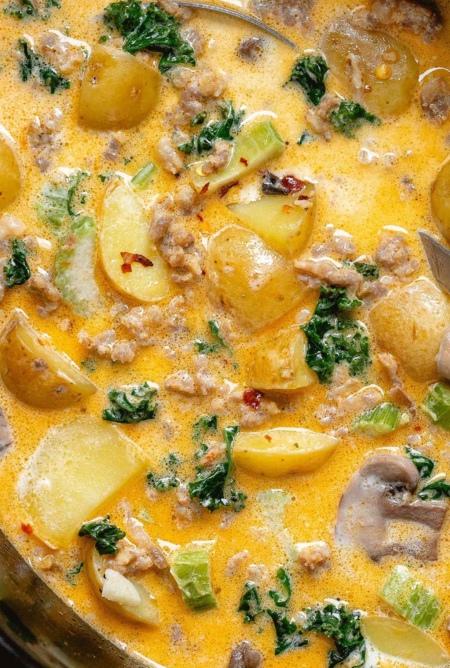 Crock-Pot Tuscan Sausage Soup - #recipe by #eatwell101 - https://www.eatwell101.com/crock-pot-tuscan-sausage-soup-recipe