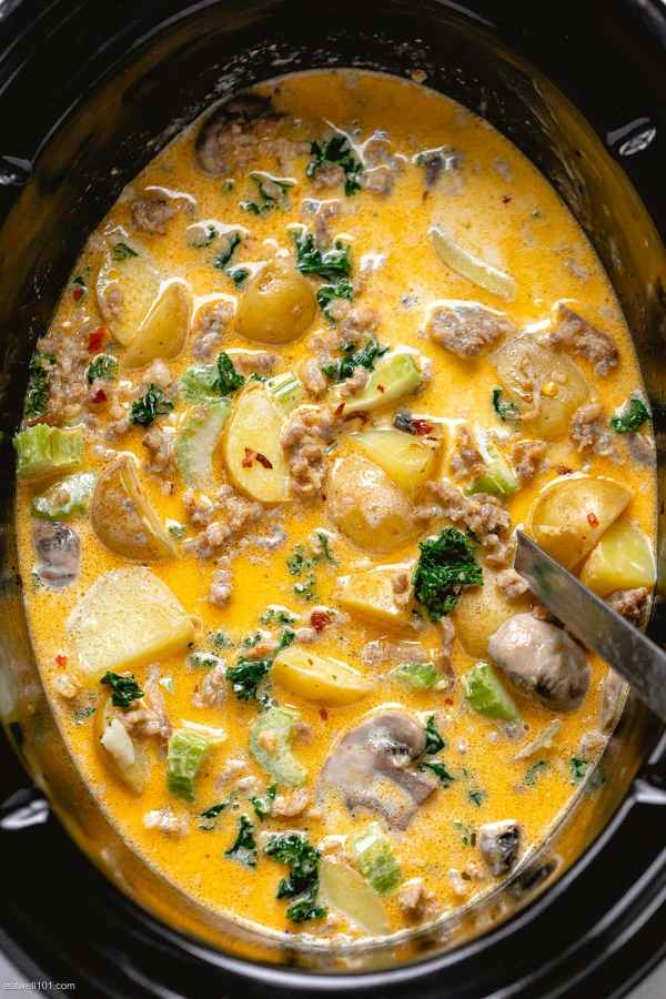 Crock-Pot Tuscan Sausage Soup - #recipe by #eatwell101 - https://www.eatwell101.com/crock-pot-tuscan-sausage-soup-recipe