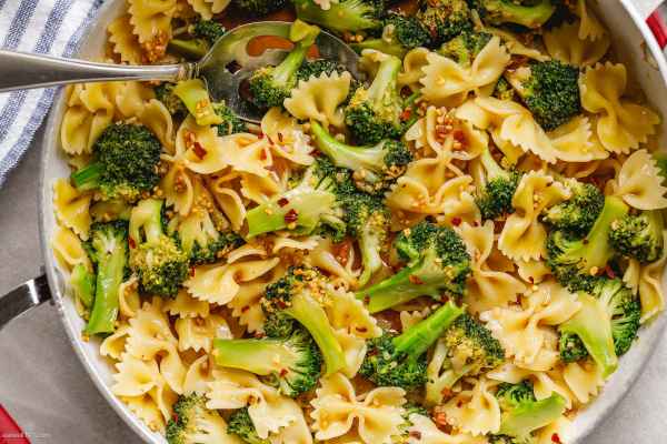 Garlic Broccoli Stir-Fry with Pasta 2