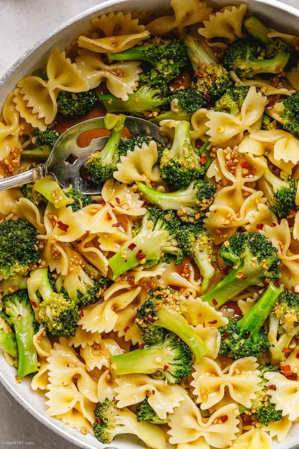 Garlic Broccoli Stir-Fry with Pasta
