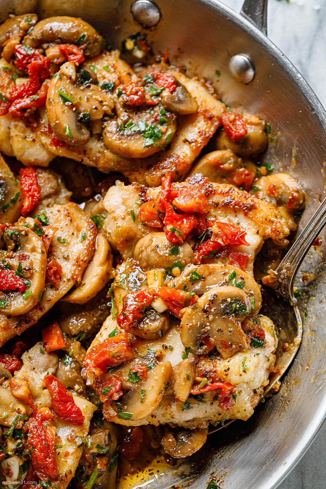 Garlic Mushroom Chicken Thighs Recipe with Sun-Dried Tomatoes – Chicken ...