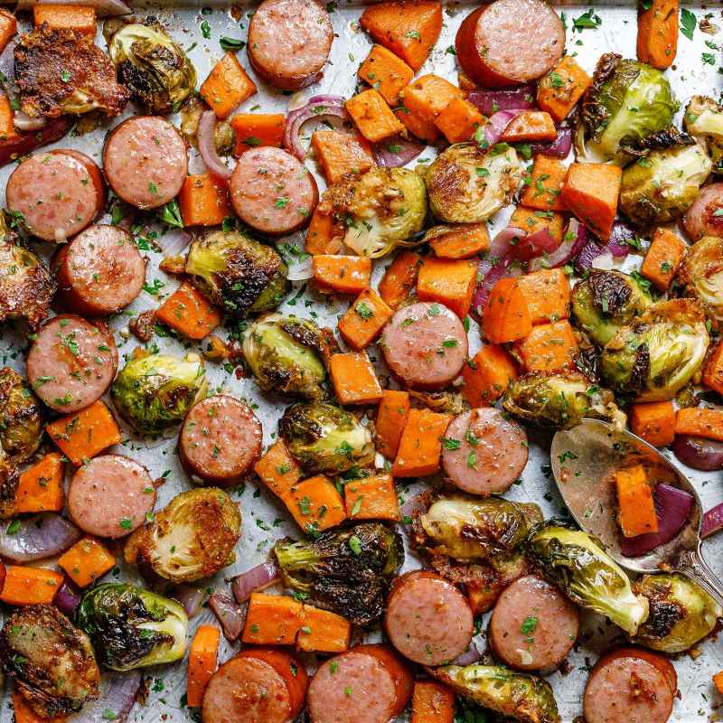 https://www.eatwell101.com/wp-content/uploads/2020/09/Sheet-Pan-Dinner-Recipe-1-800x800.jpg