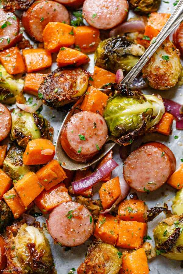 Sheet-Pan Maple-Dijon Sausage and Fall Veggies - #recipe by #eatwell101 - https://www.eatwell101.com/sheet-pan-sausage-veggies-recipe