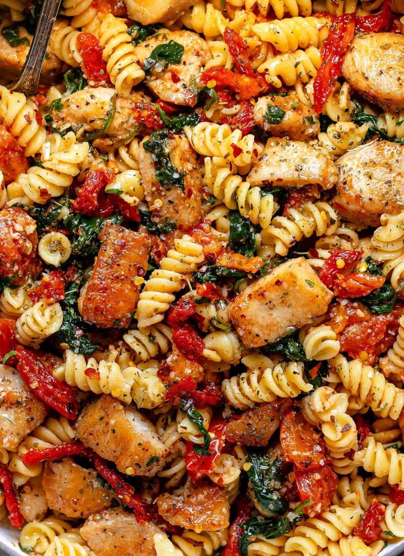 Tomato Spinach Chicken Pasta