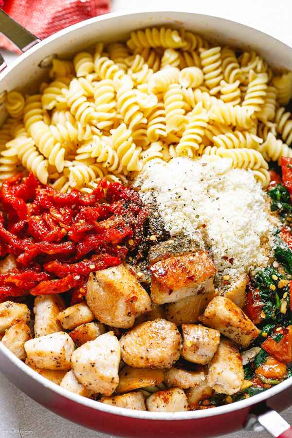 Tomato Spinach Chicken Pasta