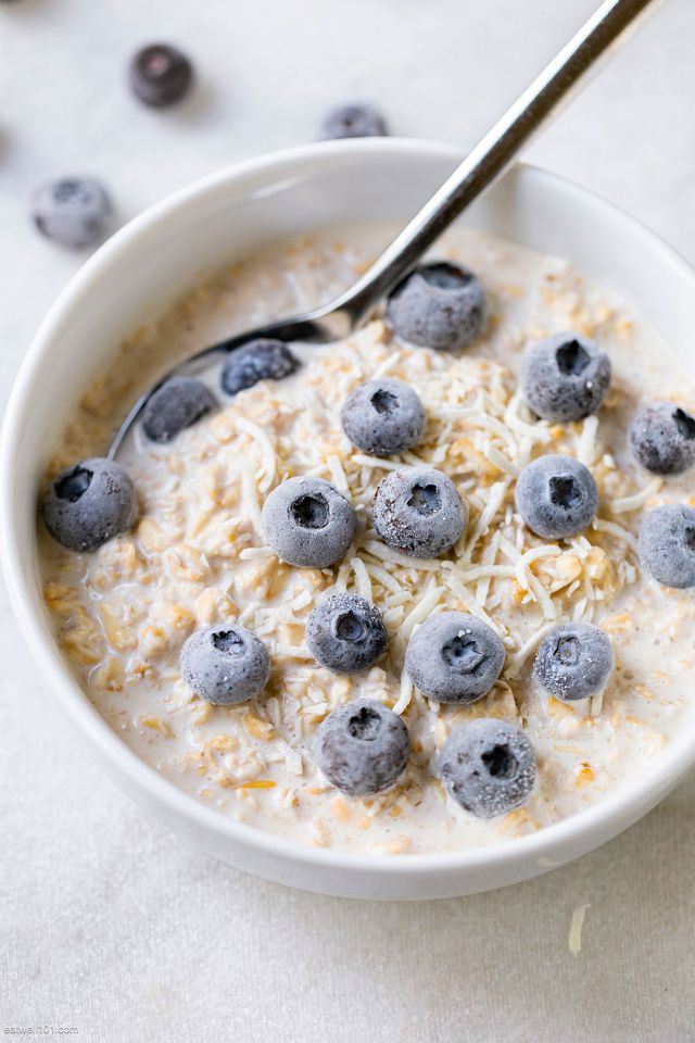 Vanilla Overnight Oats with Blueberries