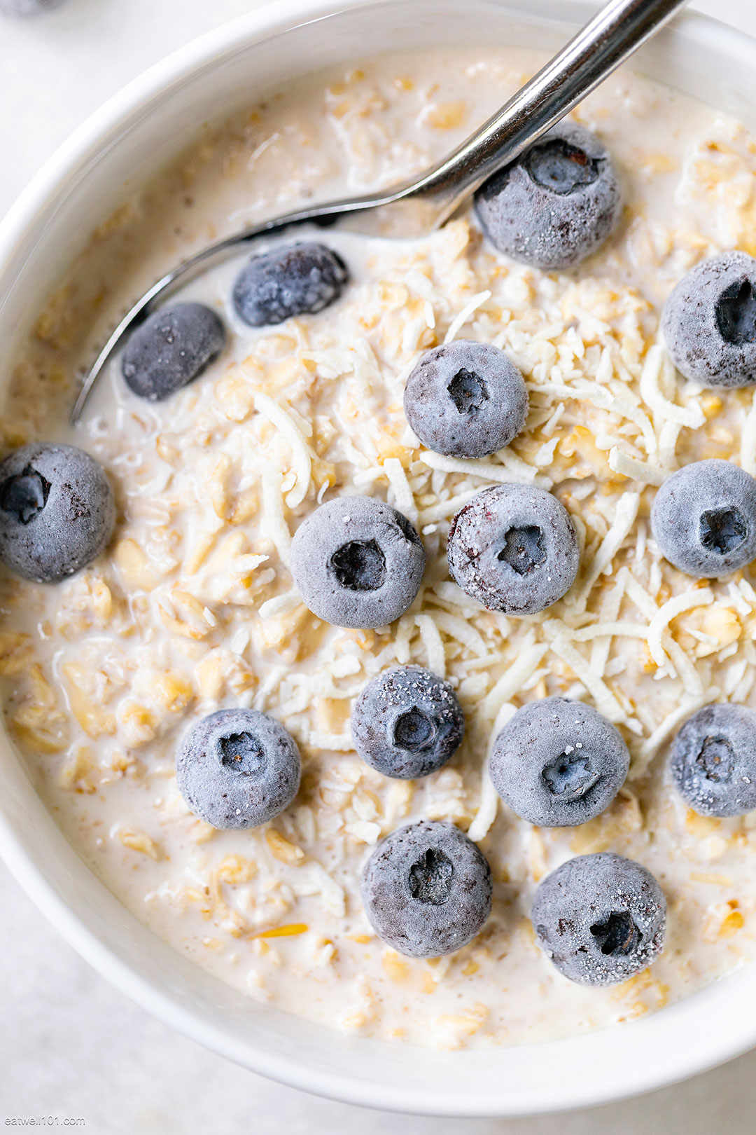 Vanilla Overnight Oats with Blueberries