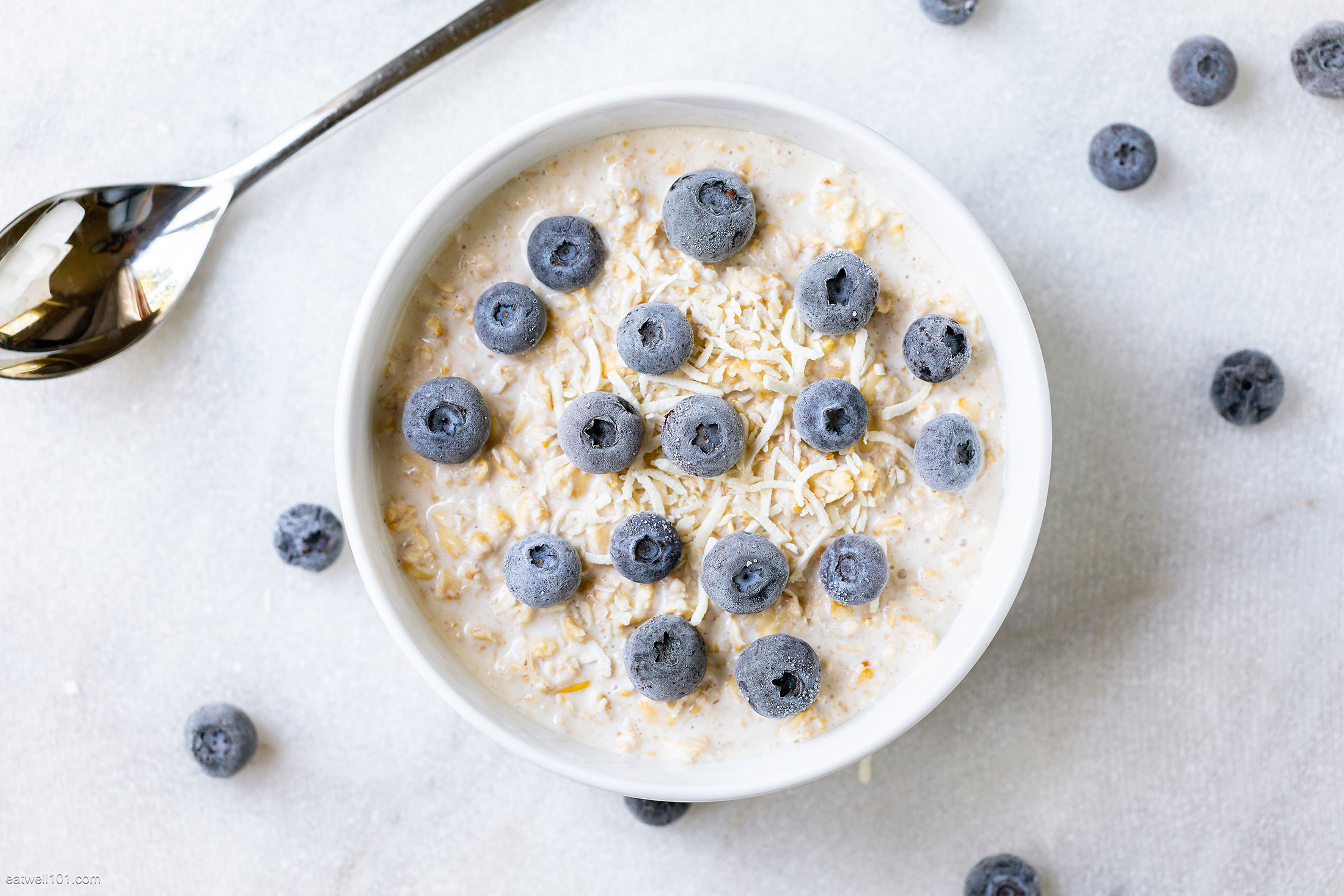 Vanilla Overnight Oats with Blueberries