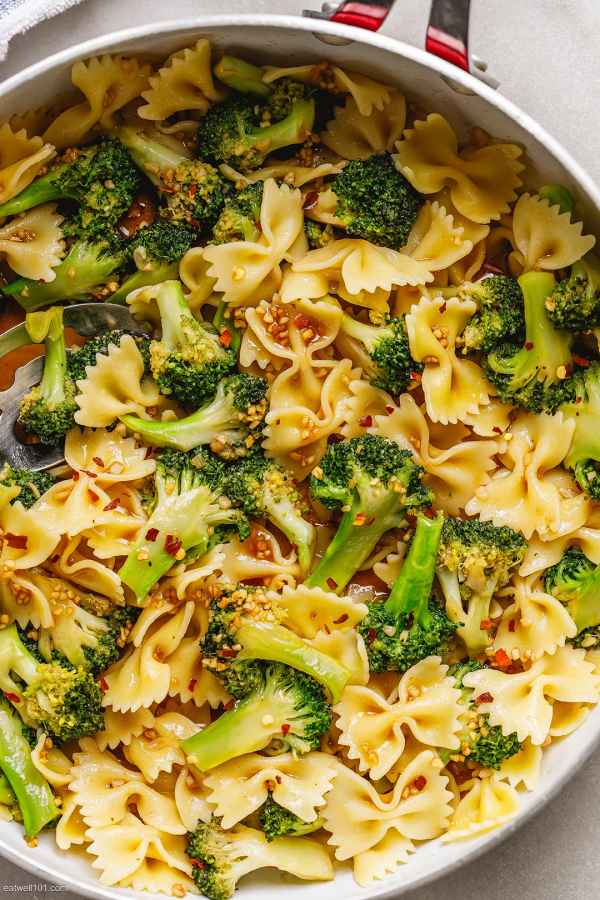 Garlic Broccoli Stir-Fry with Pasta