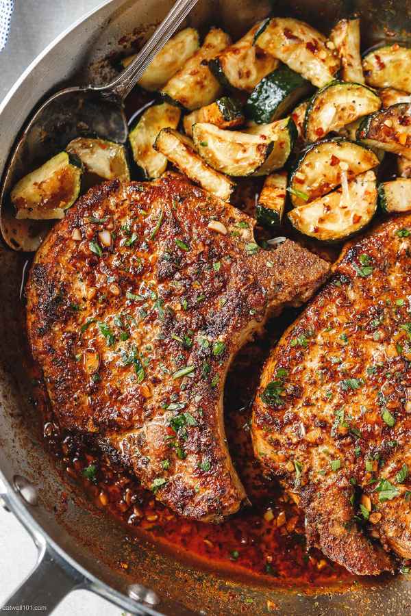Easy Cajun Pork Chops with Lemon Garlic Zucchini - #recipe by #eatwell101 - https://www.eatwell101.com/cajun-pork-chops-recipe