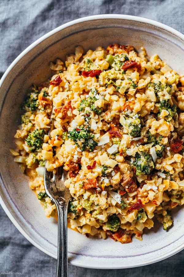 Creamy Broccoli and Cauliflower Stir-Fry with Sun-dried Tomatoes - #recipe by #eatwell101 - https://www.eatwell101.com/creamy-broccoli-cauliflower-recipe