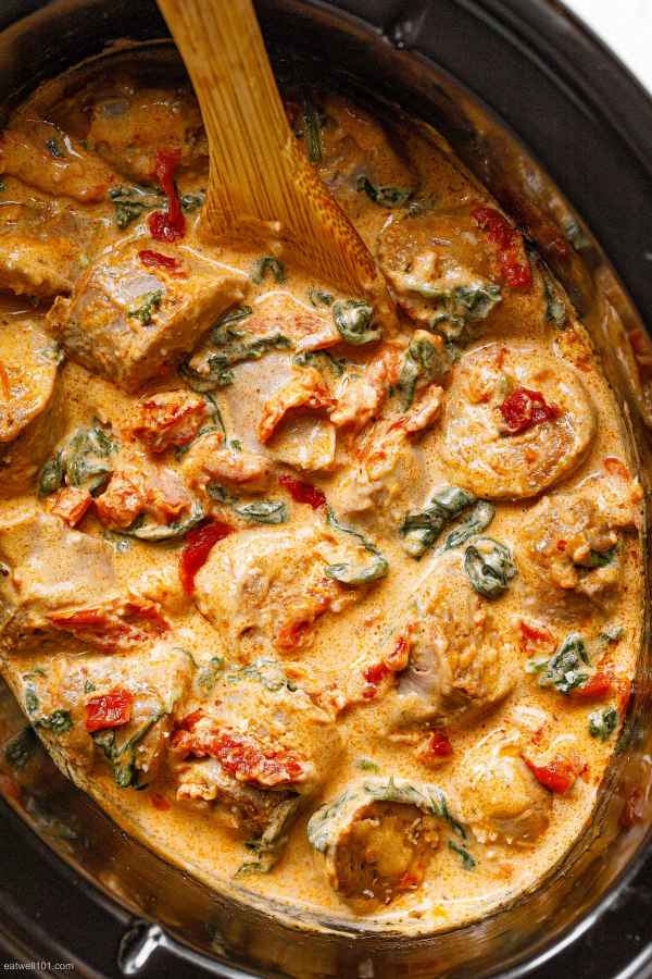 CrockPot Tuscan Sausage With Spinach and Sun-Dried Tomatoes - #recipe by #eatwell101 - https://www.eatwell101.com/crock-pot-tuscan-sausage-recipe