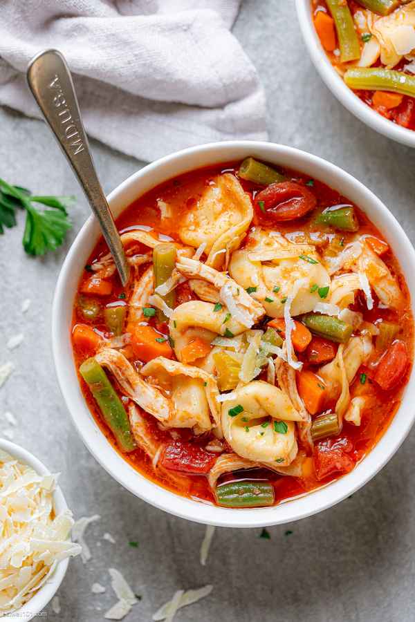 Chicken Tortellini Soup with Vegetables - #recipe by #eatwell101 - https://www.eatwell101.com/tortellini-chicken-soup-recipe