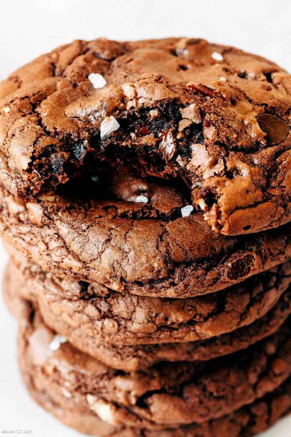 Fudgy Chocolate Brownie Cookies - #recipe by #eatwell101 - https://www.eatwell101.com/chocolate-brownie-cookies-recipe