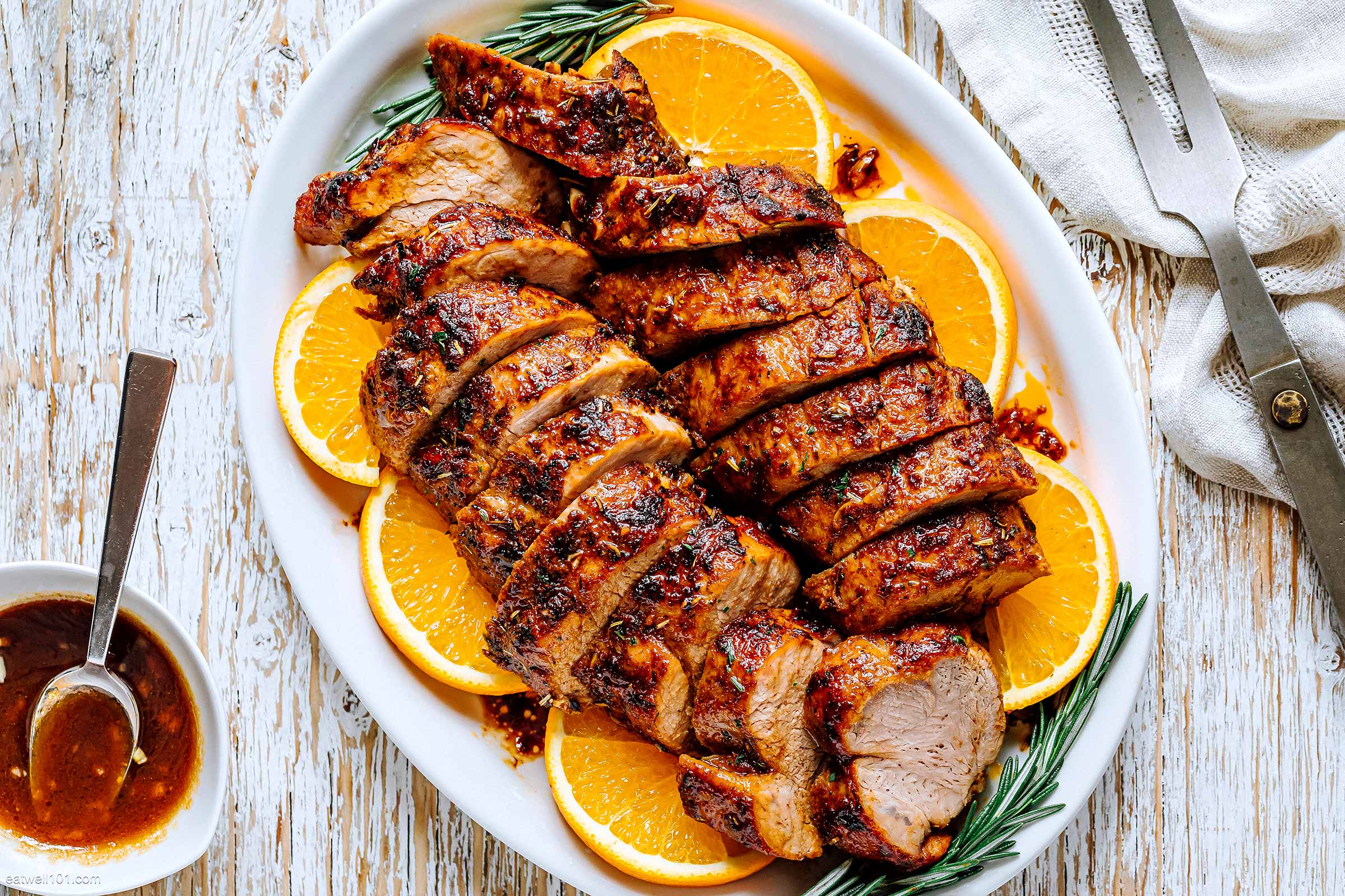 https://www.eatwell101.com/wp-content/uploads/2020/11/Juicy-and-Tender-Pork-Tenderloin-Roast-2.jpg