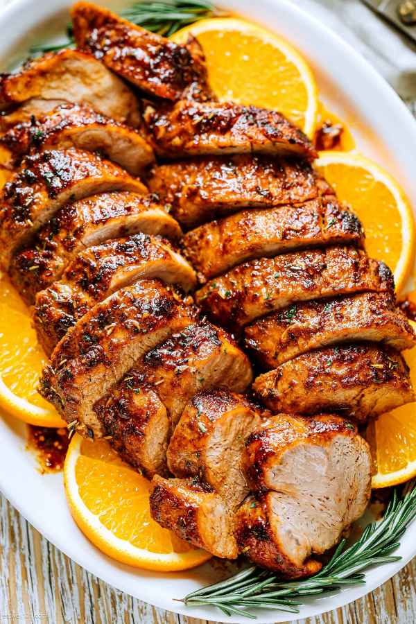 Juicy and Tender Pork Tenderloin Roast - #recipe by #eatwell101 - https://www.eatwell101.com/pork-tenderloin-roast-recipe