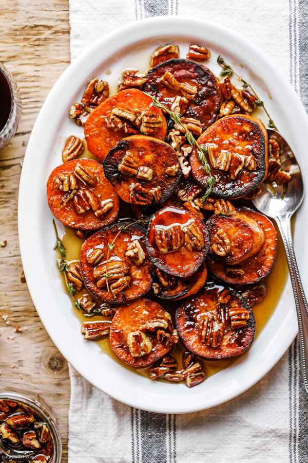 Roasted Sweet Potatoes with Maple Pecan Glaze - #recipe by #eatwell101 - https://www.eatwell101.com/easy-roasted-sweet-potatoes-recipe