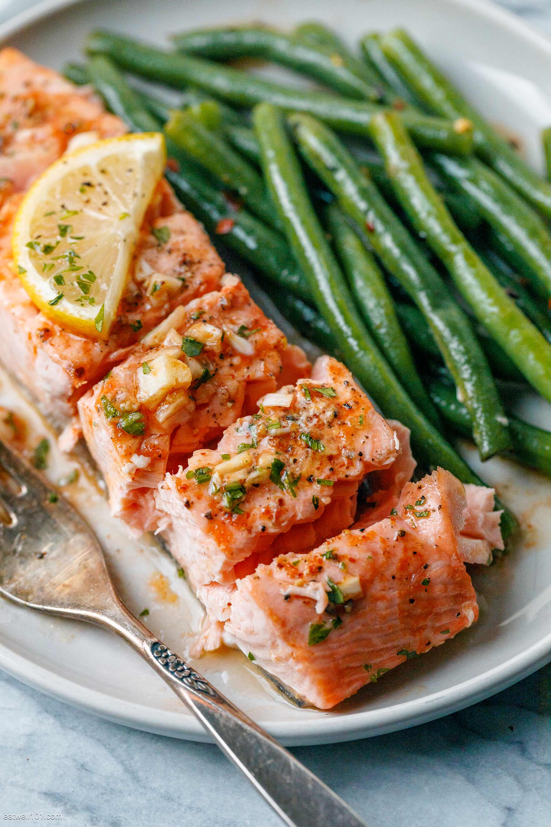Oven-baked Salmon Recipe with Green Beans 