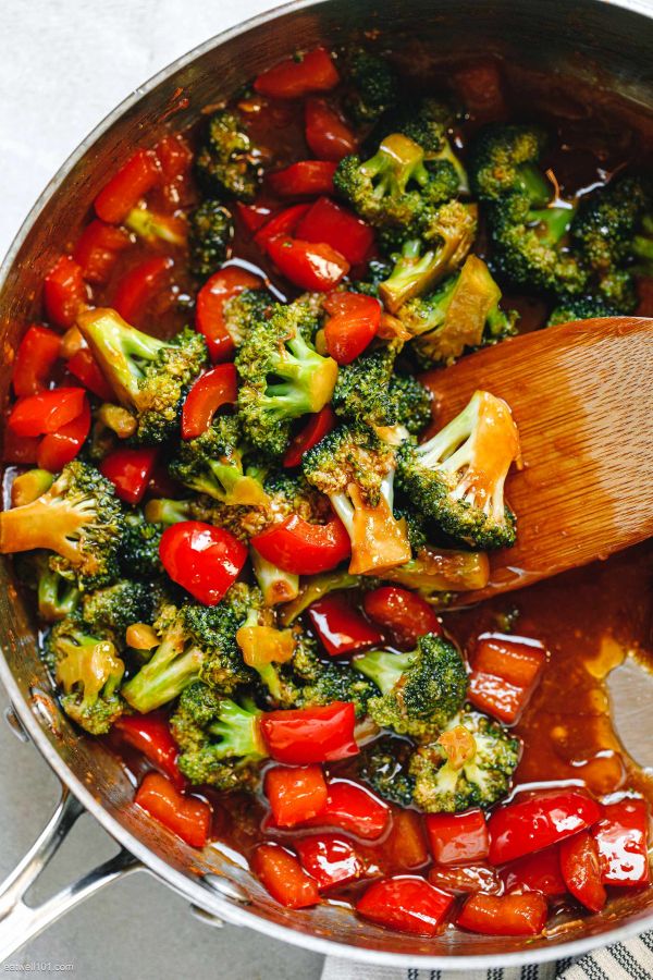 Healthy Chicken Stir-Fry with Broccoli