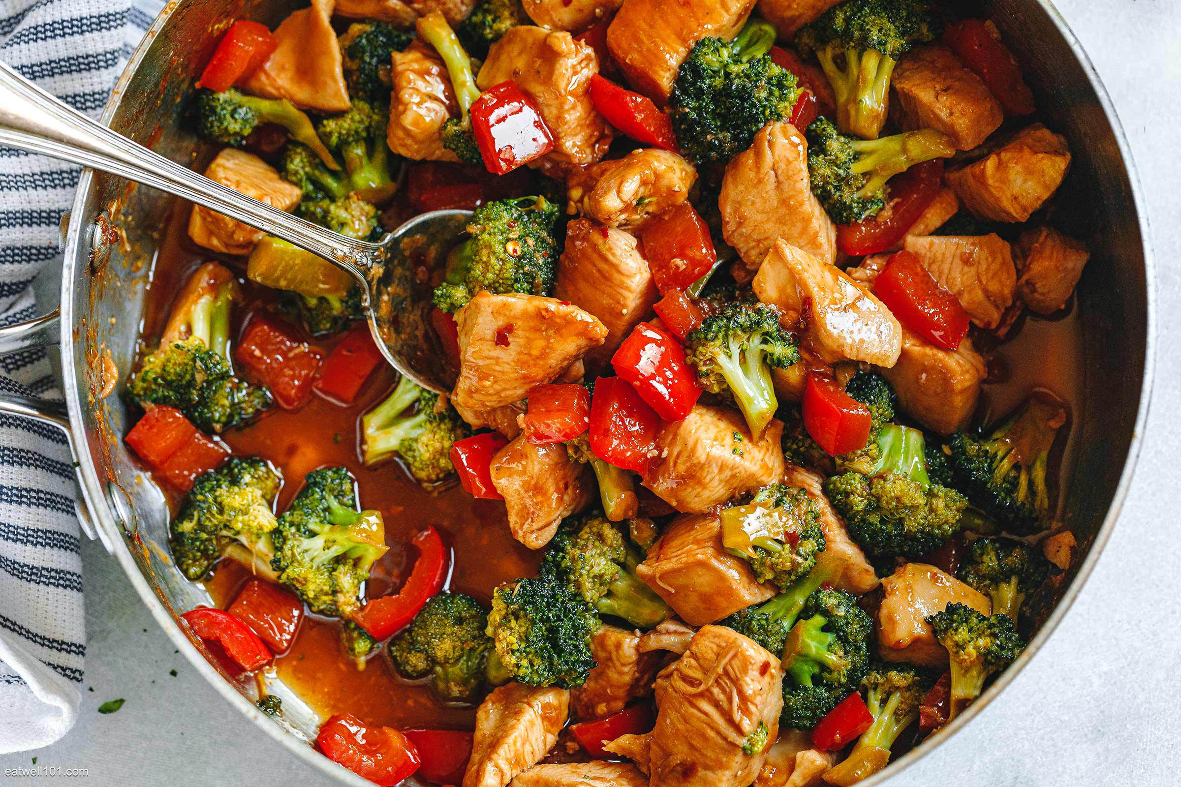 Healthy Chicken Stir-Fry with Broccoli and Bell Pepper