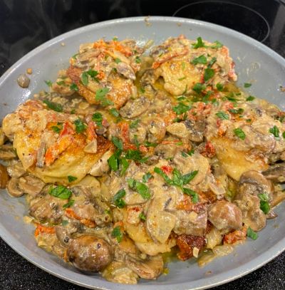 Garlic Chicken Thighs in Creamy Mushroom Sauce