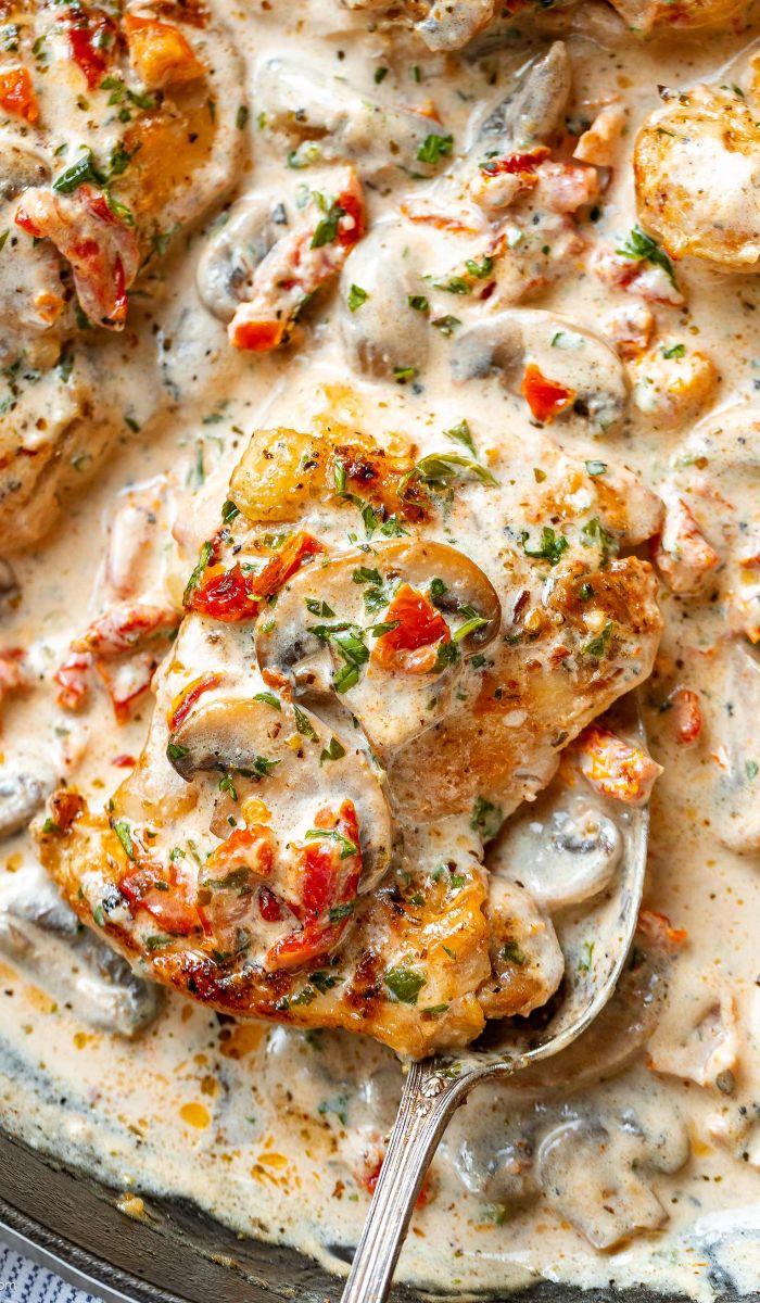 Garlic Chicken Thighs in Creamy Mushroom Sauce
