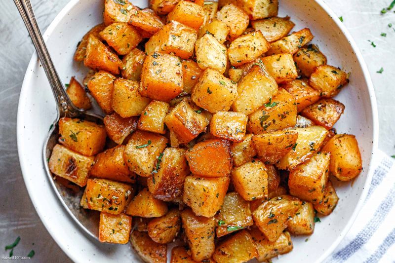 Garlic Roasted Potatoes (Crispy and Chewy)