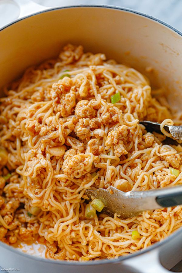 Chicken Ramen Noodle Stir Fry - #recipe by #eatwell101 - https://www.eatwell101.com/chicken-ramen-noodle-stir-fry-recipe