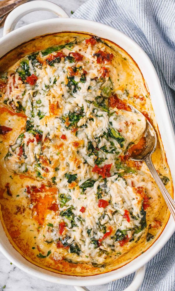 Creamy Chicken Breast Bake with Spinach and Sun-Dried Tomatoes