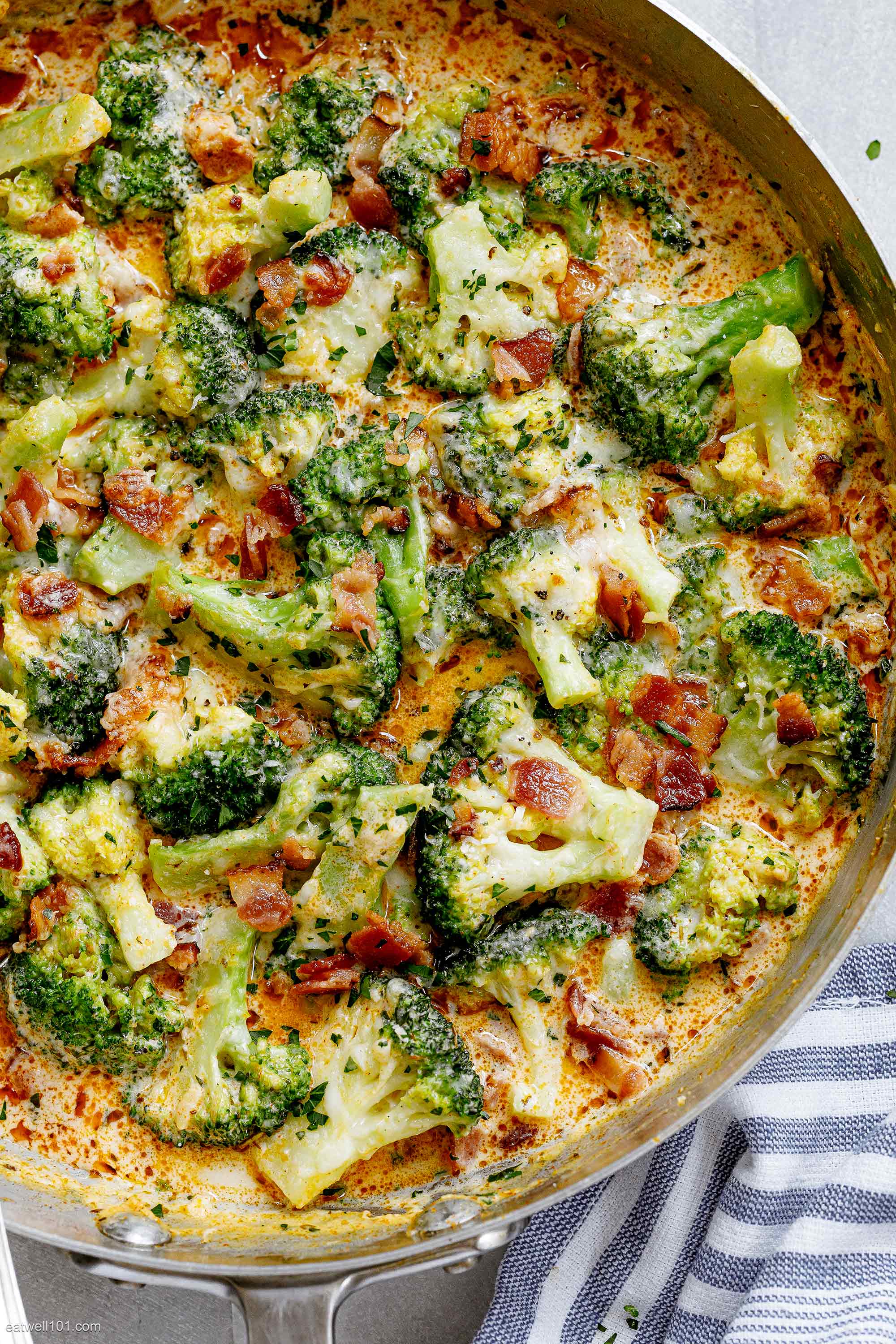 Creamy Garlic Parmesan Broccoli with Bacon 1