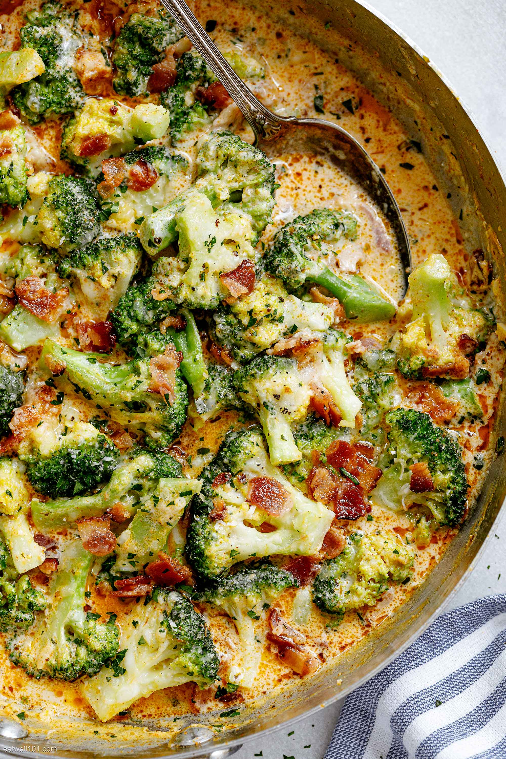 Creamy Garlic Parmesan Broccoli with Bacon recipe 4