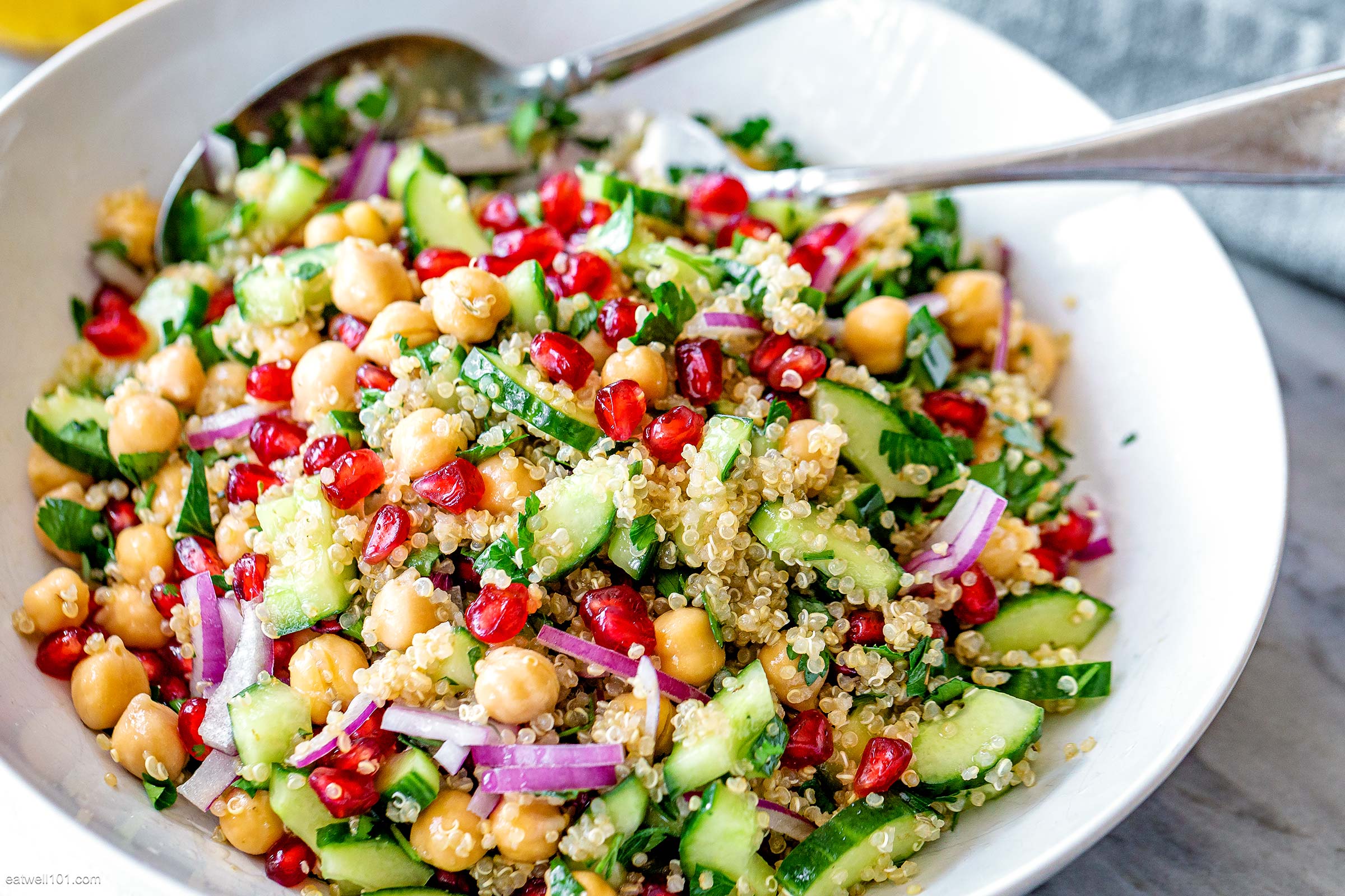 Healthy Chickpea Quinoa Salad