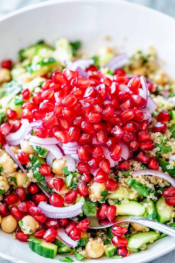 Healthy Chickpea Quinoa Salad
