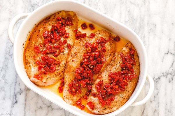 Creamy Chicken Breast Bake with Spinach and Sun-Dried Tomatoes