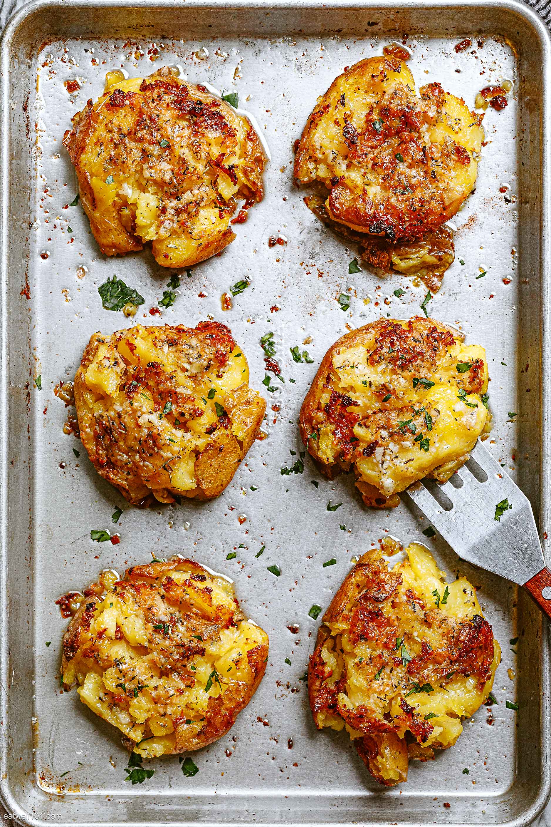 Garlic Smashed Potatoes {Parmesan & Rosemary too!} - FeelGoodFoodie