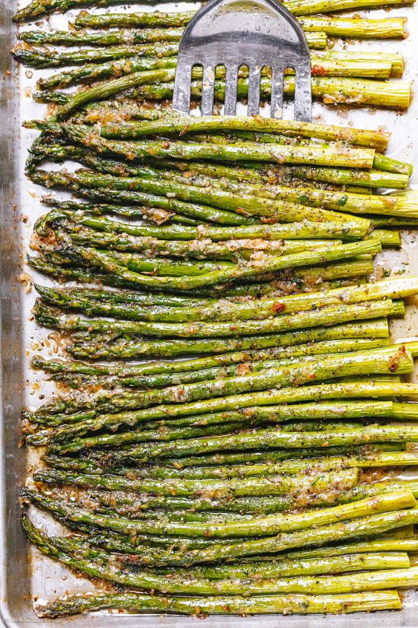 Oven-Roasted Asparagus with Garlic Parmesan - #recipe by #eatwell101 - https://www.eatwell101.com/garlic-parmesan-roasted-asparagus-recipe