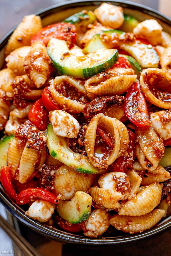 Mozzarella Pasta Salad - #recipe by #eatwell101 - https://www.eatwell101.com/mozzarella-pasta-salad-recipe
