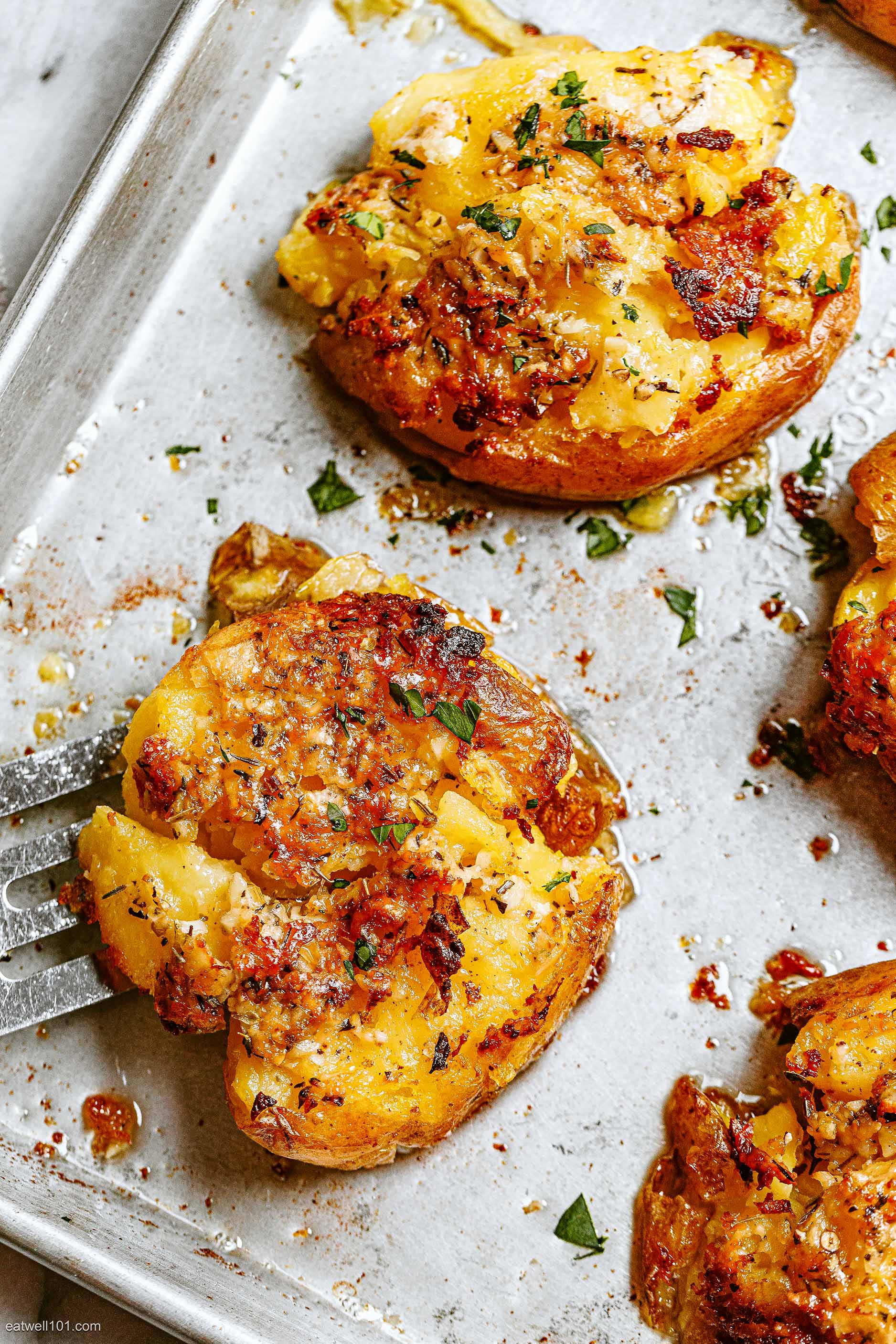 Crispy Garlic Smashed Potatoes