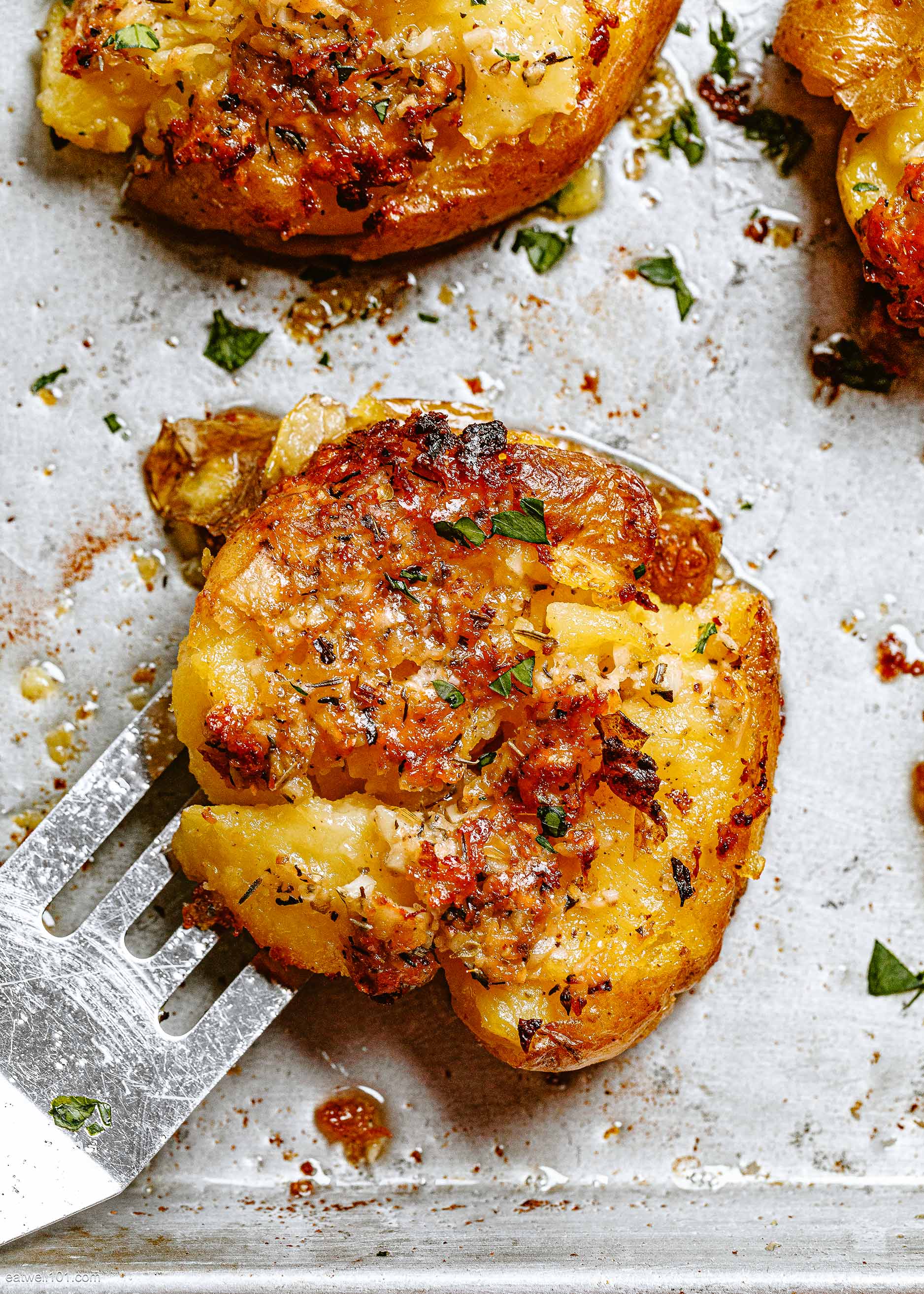 Garlic Smashed Potatoes {Parmesan & Rosemary too!} - FeelGoodFoodie