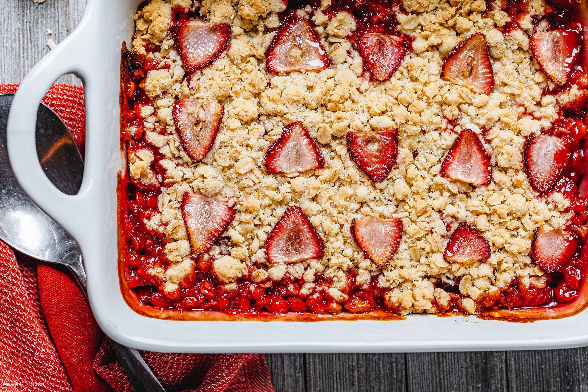 Easy Strawberry Oats Crisp