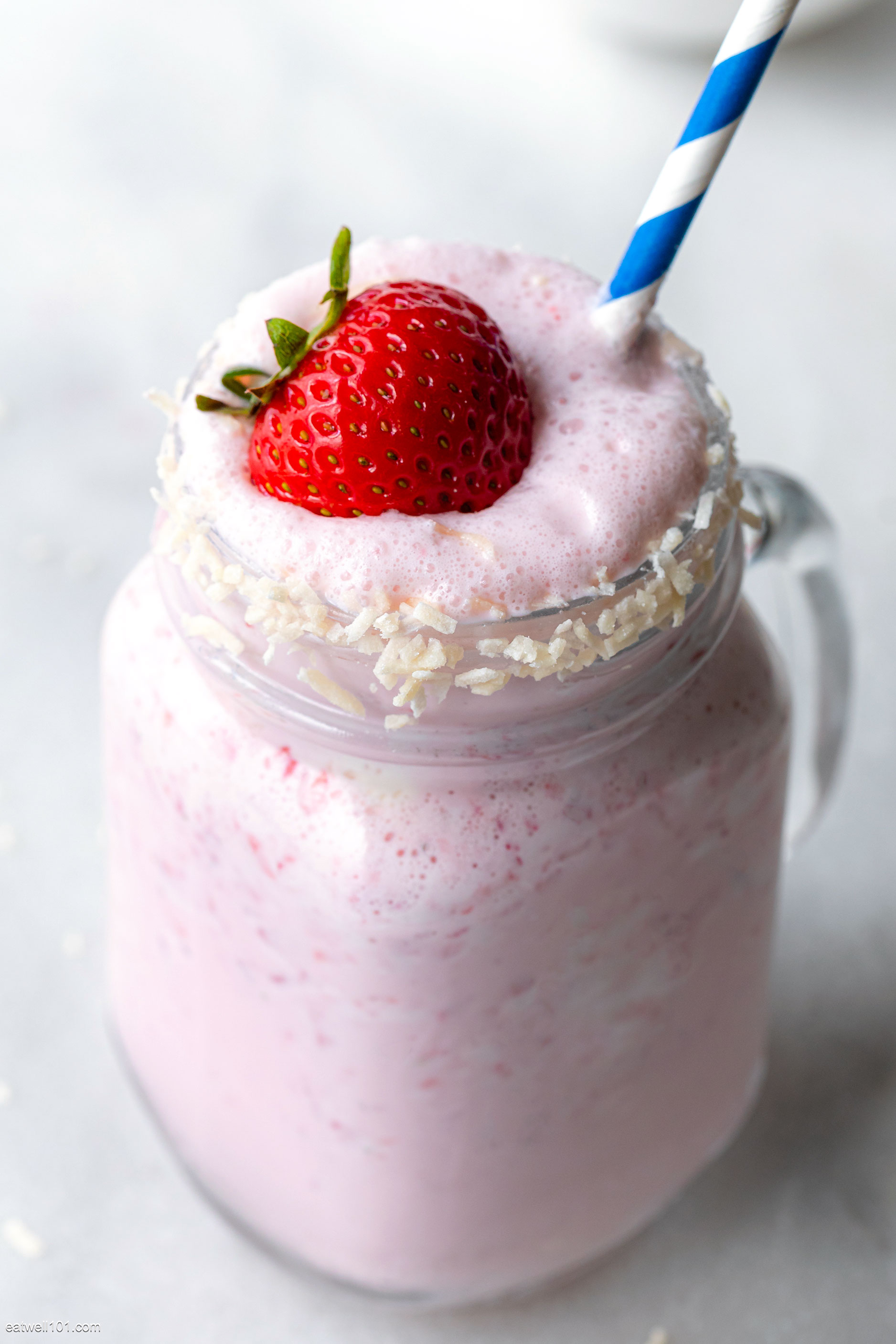 2-Minute Vanilla Strawberry Milkshake Recipe – Strawberry Milkshake ...