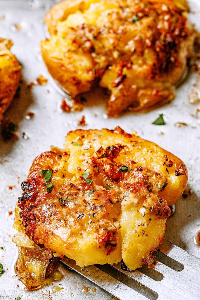 Garlic Butter Parmesan Smashed Potatoes