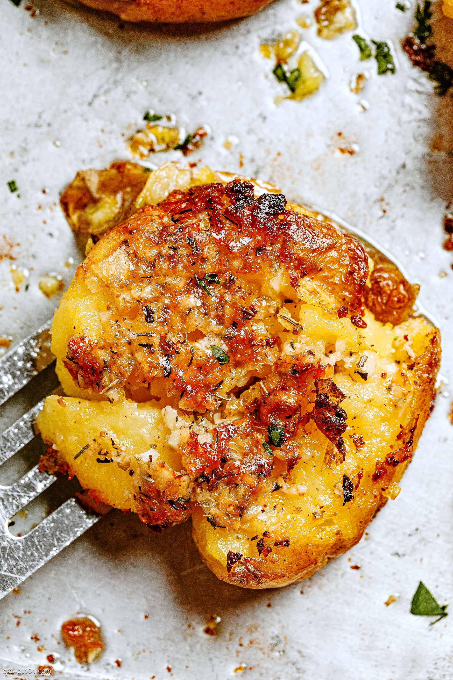 Crispy Garlic Butter Parmesan Smashed Potatoes