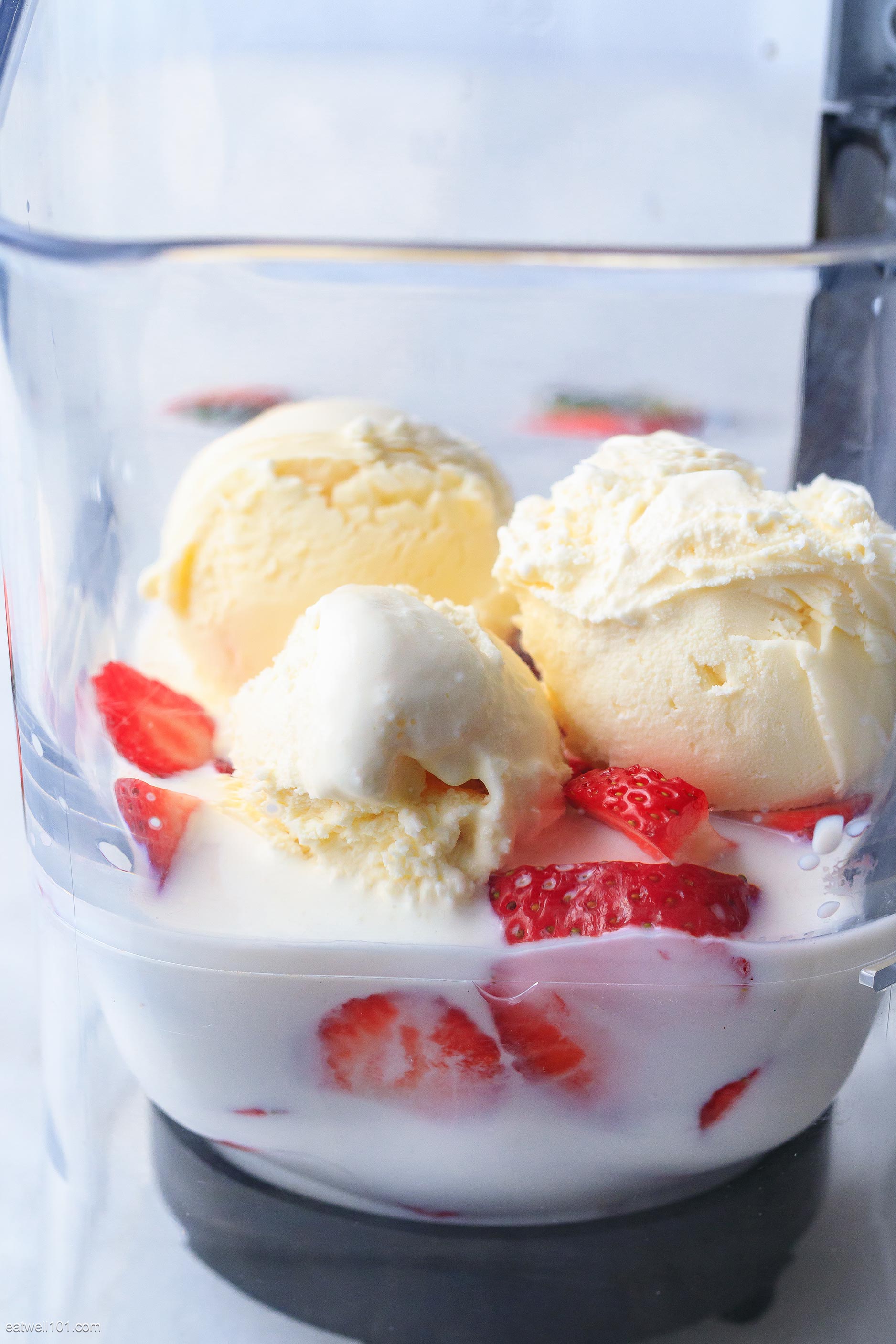 how to make strawberry vanilla milkshake