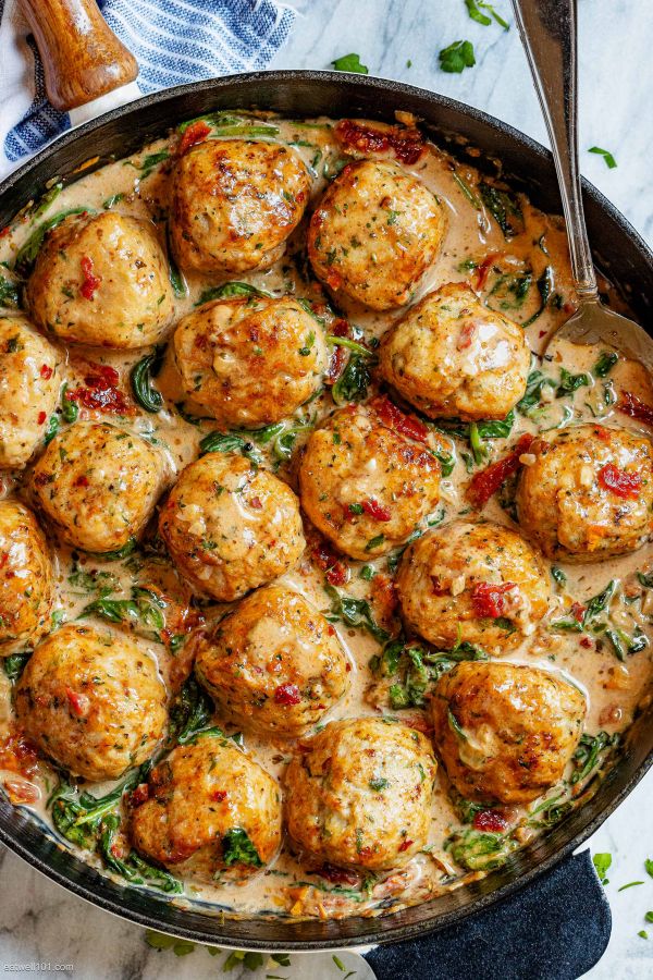 Creamy Spinach Turkey Meatballs - #recipe by #eatwell101 - https://www.eatwell101.com/creamy-spinach-turkey-meatballs-recipe